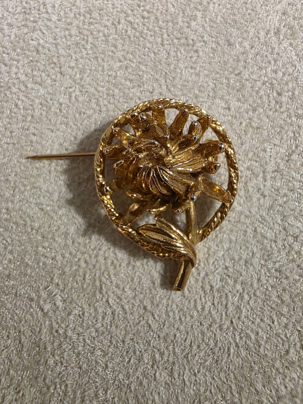 Vintage Gold Tone Circular Chrysanthemum Brooch Pin Mid Century Floral
